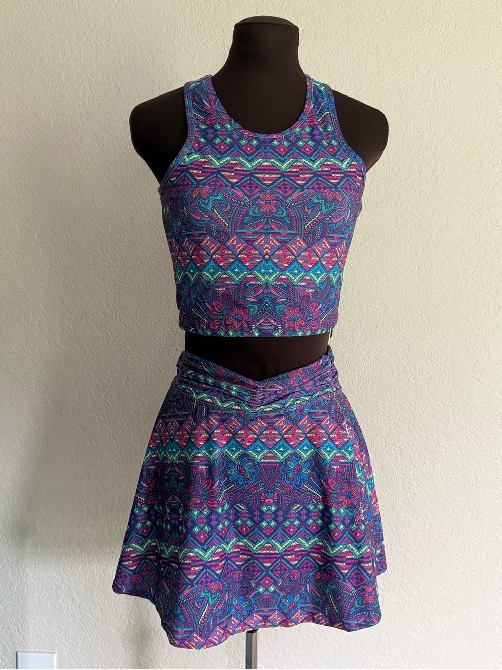 Dona Jo Women’s Size 2 / Large Matching Crop Top & Skort Set